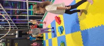 dzieci podczas zawodów sportowych 