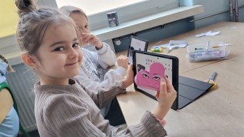 uczennica z własnym projektem