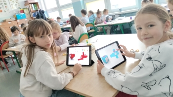 uczennice z projektami