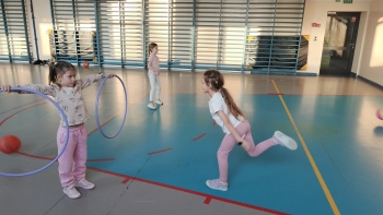 hula hop - przeszkoda