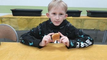 chłopiec z pięknym okazem