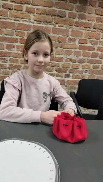 dziewczynka na zdjęciu