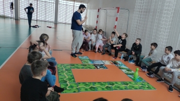 słuchamy kolejnego zadania gry