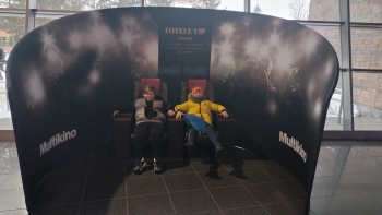 zdjęcie chłopców w Multikinie