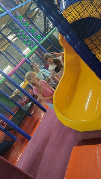 zadowolenie na twarzach dziewczynek