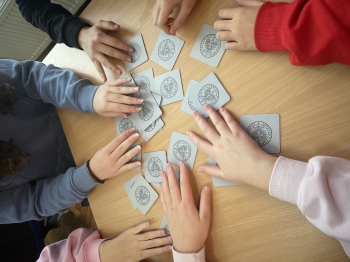 udział w zajęciach edukacyjnych pt. „Ojcowie Niepodległości – gra edukacyjna”, które odbyły się w Bibliotece Pedagogicznej w Pruszczu Gdańskim.