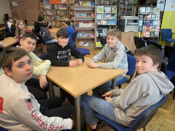 udział w zajęciach edukacyjnych pt. „Ojcowie Niepodległości – gra edukacyjna”, które odbyły się w Bibliotece Pedagogicznej w Pruszczu Gdańskim.