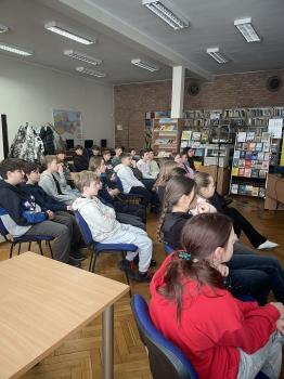 udział w zajęciach edukacyjnych pt. „Ojcowie Niepodległości – gra edukacyjna”, które odbyły się w Bibliotece Pedagogicznej w Pruszczu Gdańskim.