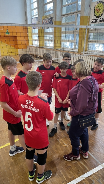 półfinały wojewódzkie czwórek siatkarskich chłopców klasa 6