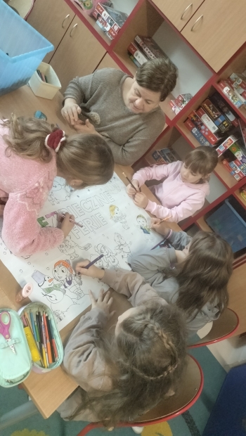 praca nad plakatem