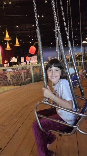 zadowolona dziewczynka