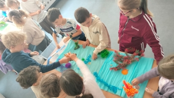 Warsztaty origami dzieci tworzą makiety 