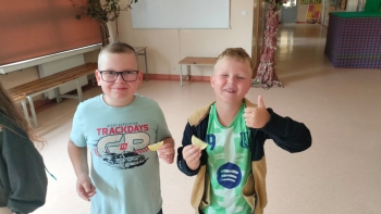 Chłopcy po teście cytryny 