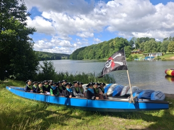 dzieci przebrane za piratów 