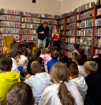 Rozmowa pisarza z uczennicą
