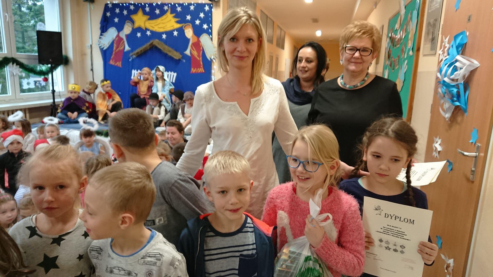 Szkoła Podstawowa Nr 2 Pruszcz Gdański Szkolny konkurs kolęd i pastorałek dla najmłodszych - Szkoła Podstawowa