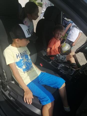 Dzieci w samochodzie 