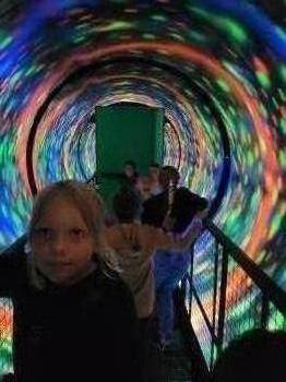 Uczniowie w tunelu