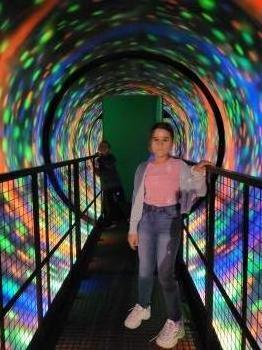 Dziewczynka w tunelu 