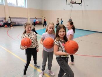 Dziewczynki z piłkami