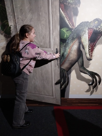 Dziewczynka z dinozaurem 3d