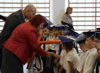 Przewodnicząca Rady Miasta Pruszcza Gdańskiego Małgorzata Czarnecka- Szafrańska psuje na ucznia.JPG