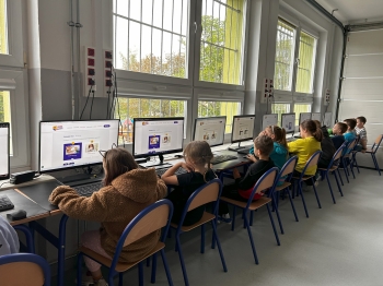Uczniowie i uczennice podczas wypełniania Testu Bezpieczeństwa