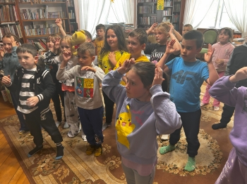Uczniowie podczas zabaw integracyjnych 