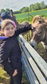 Dziewczynka z osiołkiem