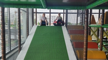 Dziewczyny na pontonach