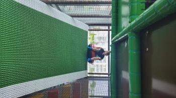 Chłopiec na ponotoniku