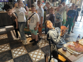 klasowe wyjście do pizzeri