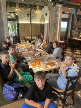 klasowe wyjście do pizzeri