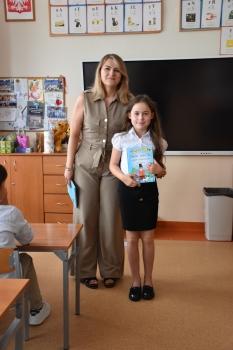 Pani Agnieszka z uczennicą 