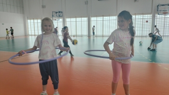 zabawa z hula hop
