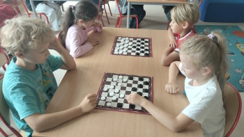 uczestnicy turnieju warcabowego 3