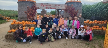 Uczniowie na wycieczce 