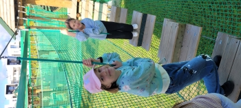 Dziewczynki na tyrolce