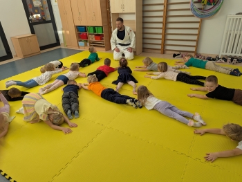 PXL_20251106_124658698.MP~2