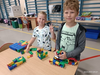 chłopcy podczas zabawy