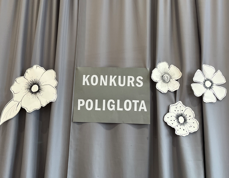 Nasze Uczennice w etapie powiatowym POLIGLOTY