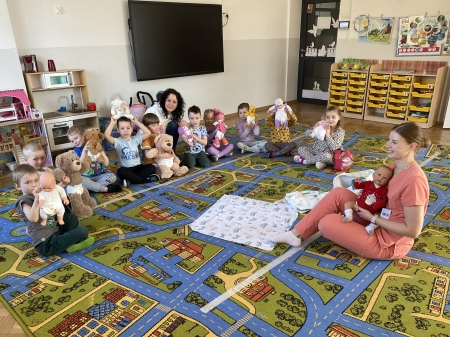 Poznajemy zawód położnej