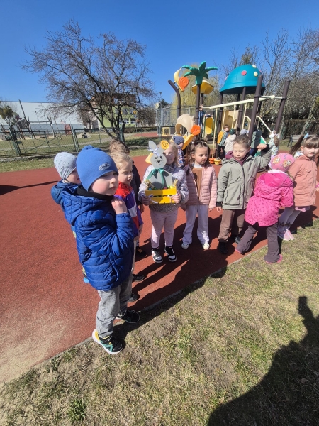 Poszukiwanie jajeczek wielkanocnych 