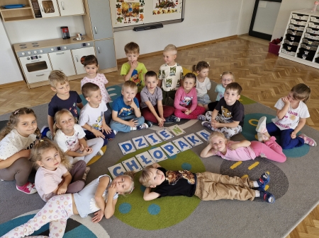 Wesołe zabawy z okazji Dnia Chłopaka.