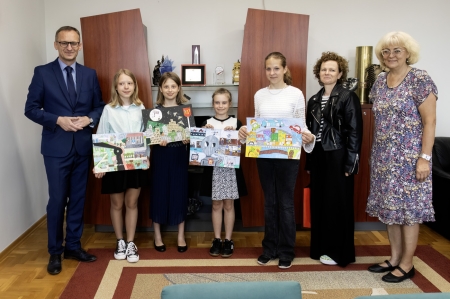 Sukcesy naszych uczennic  w międzyszkolnym konkursie plastycznym - ''Pruszcz Gdański - moja wizja przyszłości''