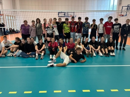 Turniej piłki siatkowej uczniów klas 7 i 8  o Puchar Dyrektora Szkoły Podstawowej im. Mikołaja Kopernika w Pruszczu Gdańskim.