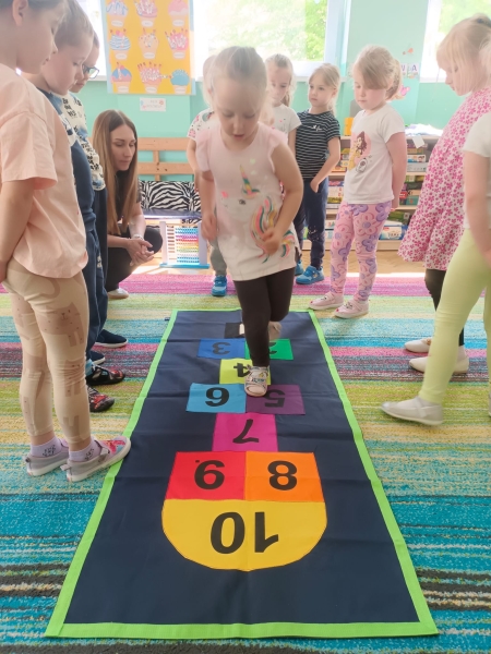 Majowe zadania z Ogólnopolskich Projektów ,,Z darami natury świat nie jest ponury,, i ,,Kreatywna matematyka,,