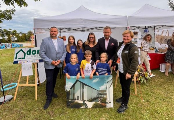 Wielkie serca naszych wolontariuszy – wspieramy budowę Centrum Hospicyjno-Opiekuńczego!