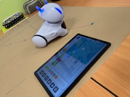 Projekt z fizyki: Zależność drogi od czasu z wykorzystaniem robotów Photon