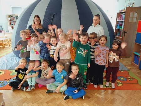 Kino sferyczne - mobilne planetarium :) 